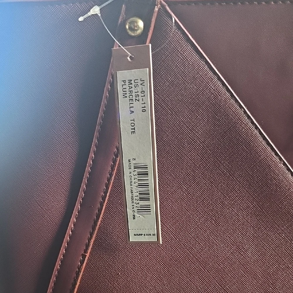 Chic Burgundy Tote Bag - Picture 2 of 4